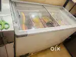 Ice cream display freezer
