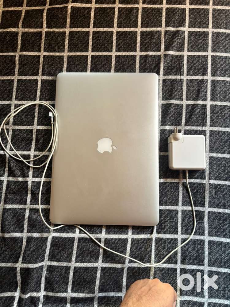 MacBook Pro 15-inch (Mid 2015)  i7  16GB RAM  25GB SSD  Excellent