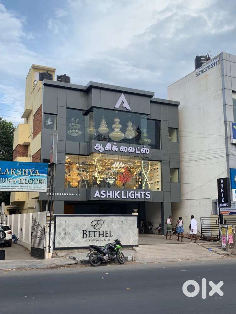 Fancy Light Showroom Electrician Required