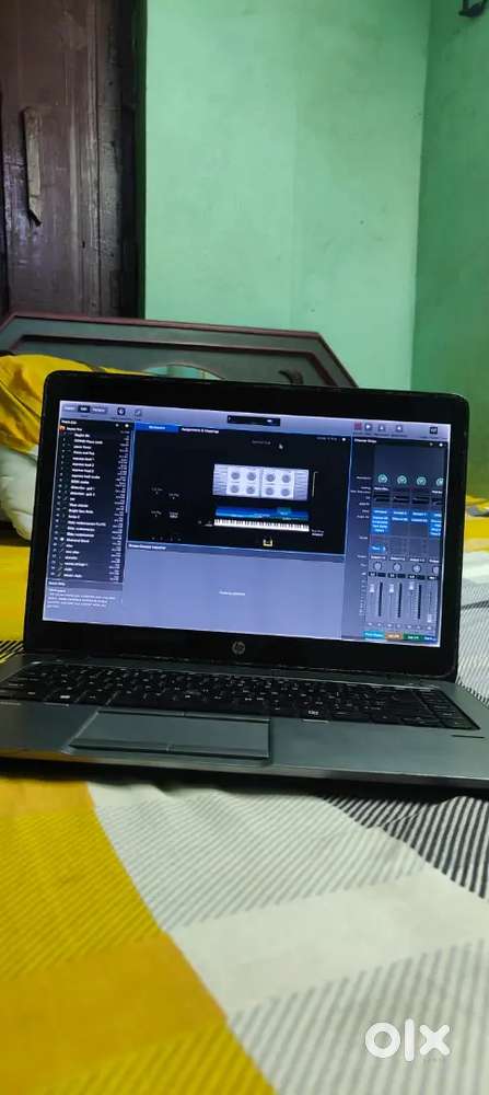 HP Touchscreen laptop 16/256with mainstage and logic