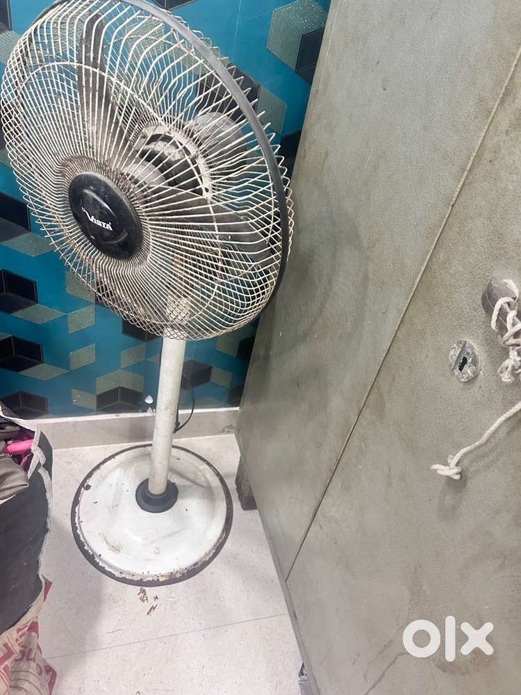 Table fan with long stand