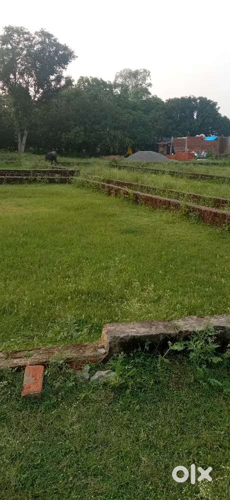 Sadrauna gao ajitan kheda kashi ram yojana ke pass me.