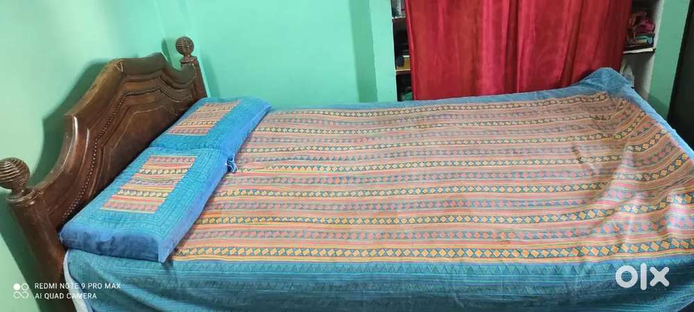 Wooden bed of 4-6 size