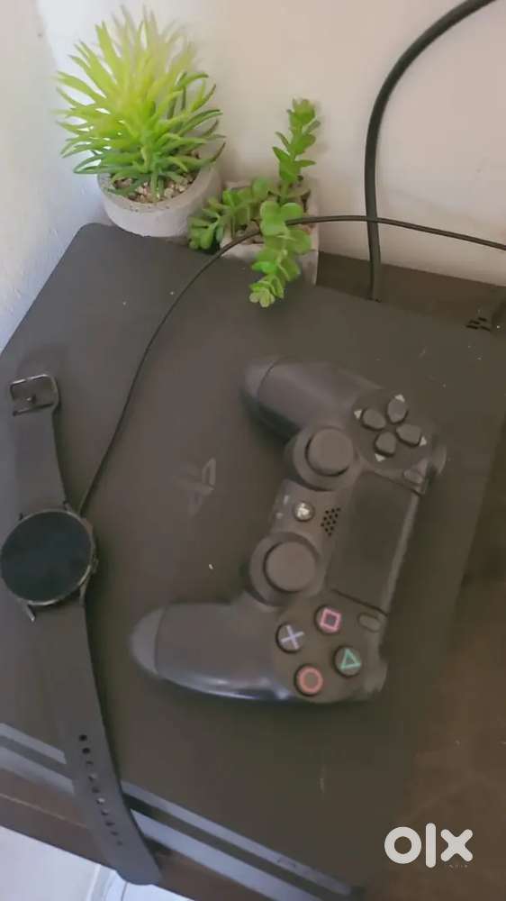Play station 4 1 tb available