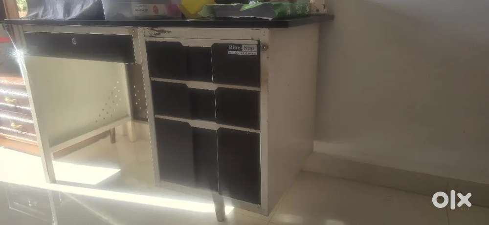 Computer/study wooden cum steel table