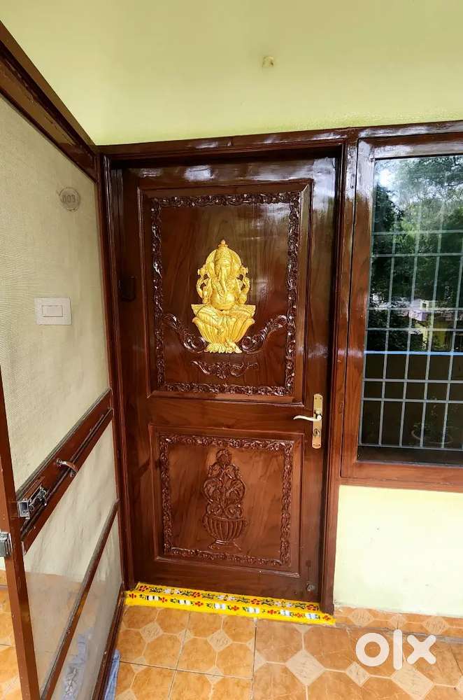 Fully Renovated 2BHK Flat  1100 sq ft  Spacious, Ventilated, Parking