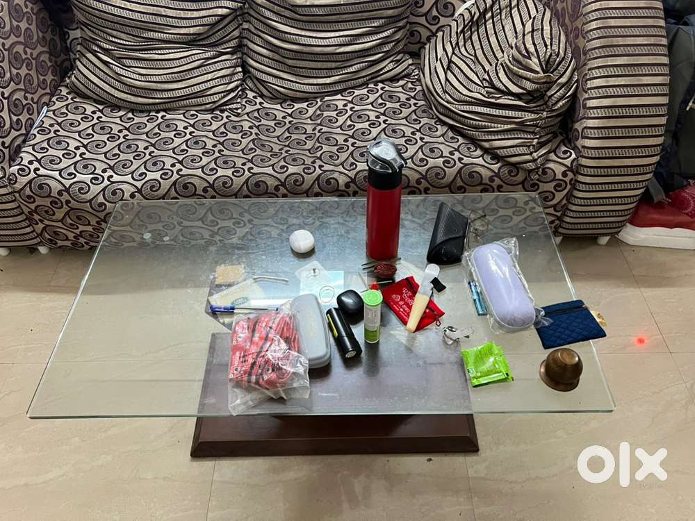 3 seter sofa + tabil