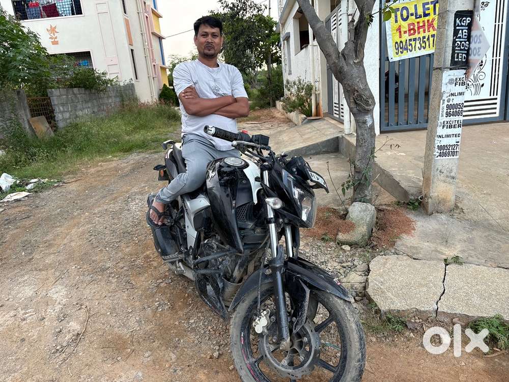 TVS rtr 160 4v black color