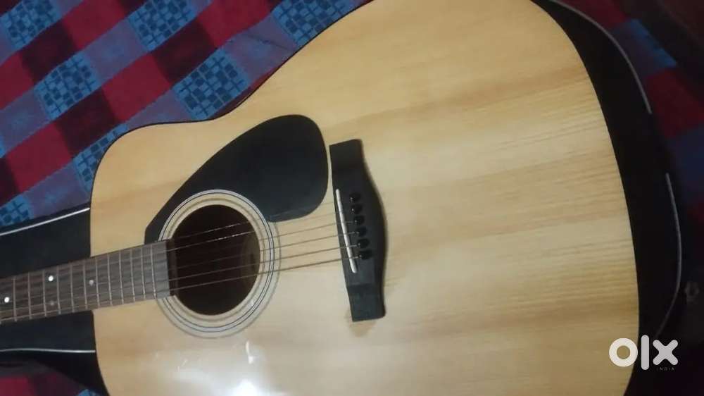 I am selling guitar in very good condition