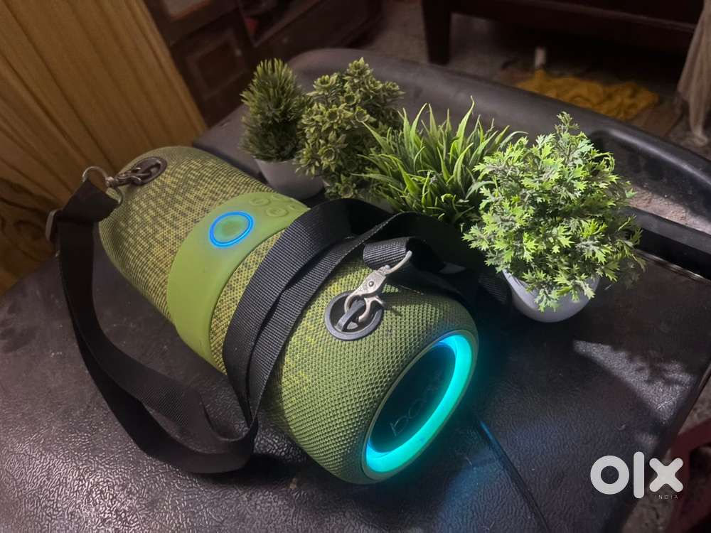 Boat Stone 1200F bluetooth speaker