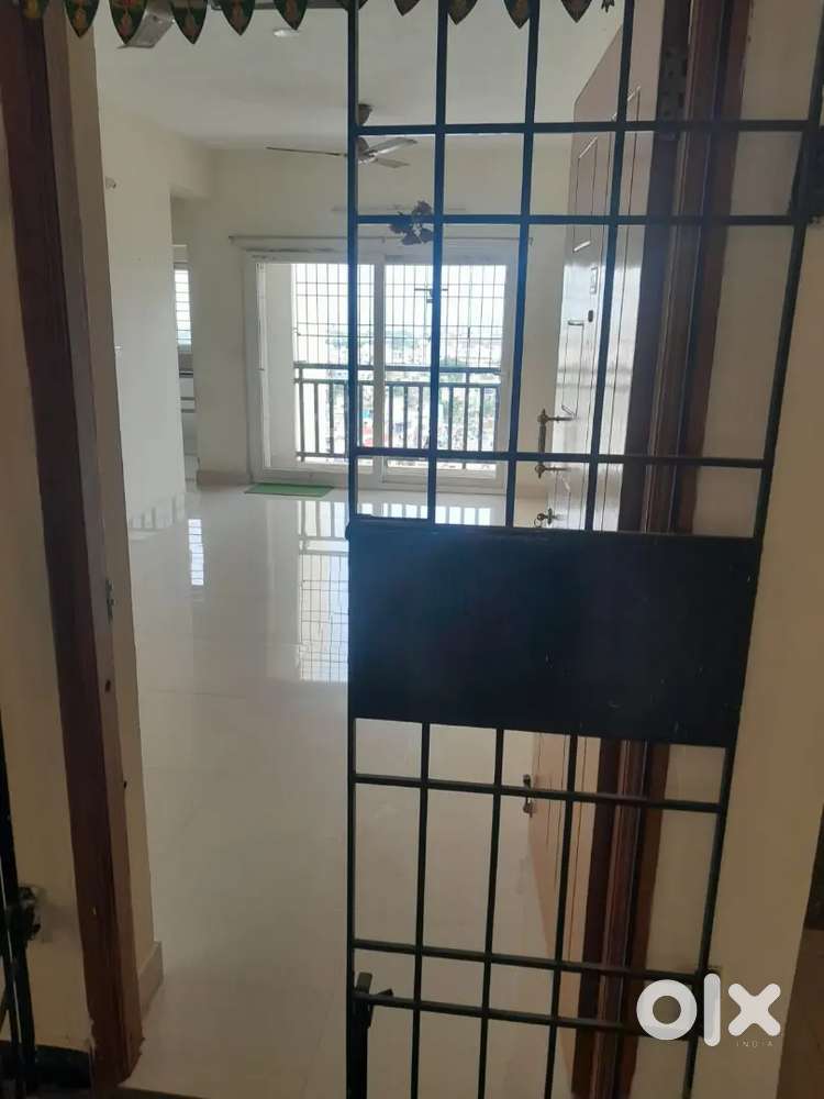 Velachery main Road property in Pallikaranai for renr