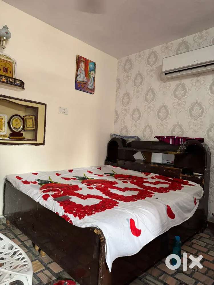 Double bed + 5 seater sofa set