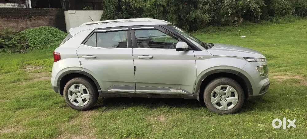 Hyundai Venue 2019 Petrol 74000 Km Driven
