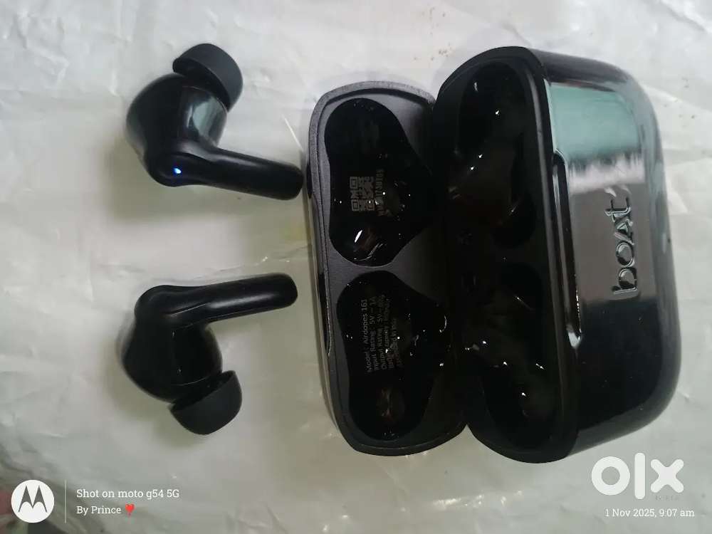 Boat Air Pods 20 days old in very good condition