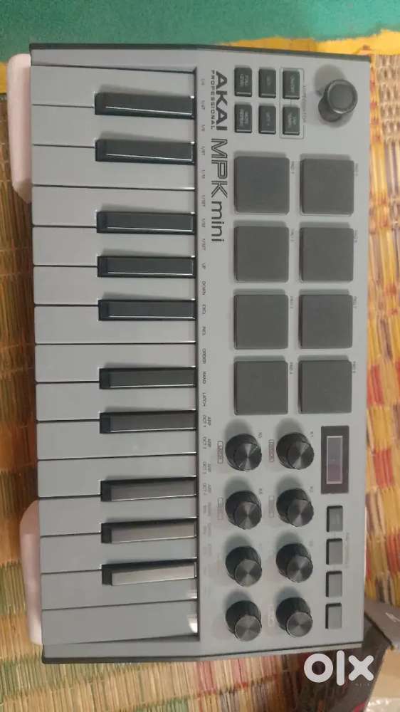 AKAI MINI MPK3 LIMITED EDITION ( BRAND NEW )