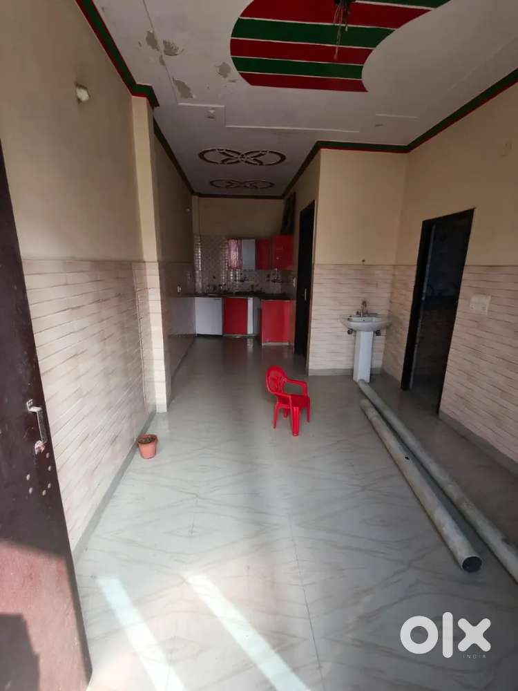 Floor for rent in bank colony moradabad