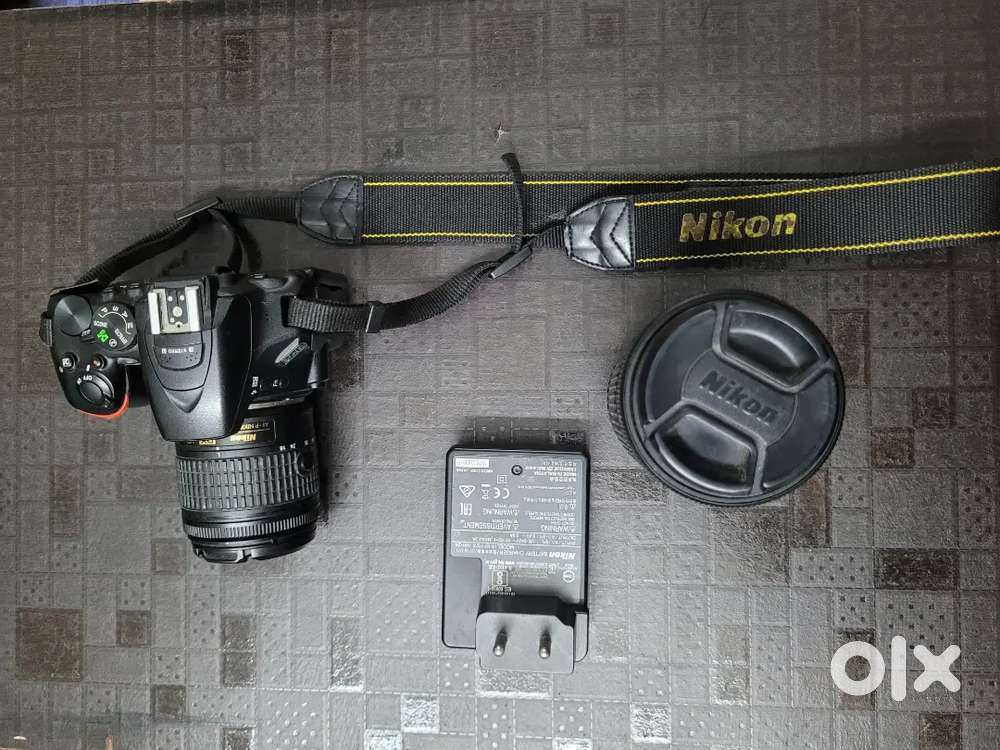 Nikon D5600 DSLR with Zoom Lens - Excellent Condition