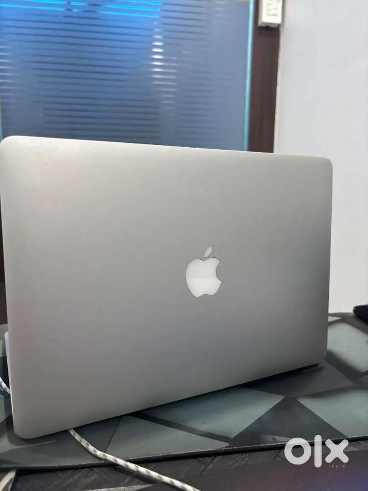 MacBook Air 2021 model