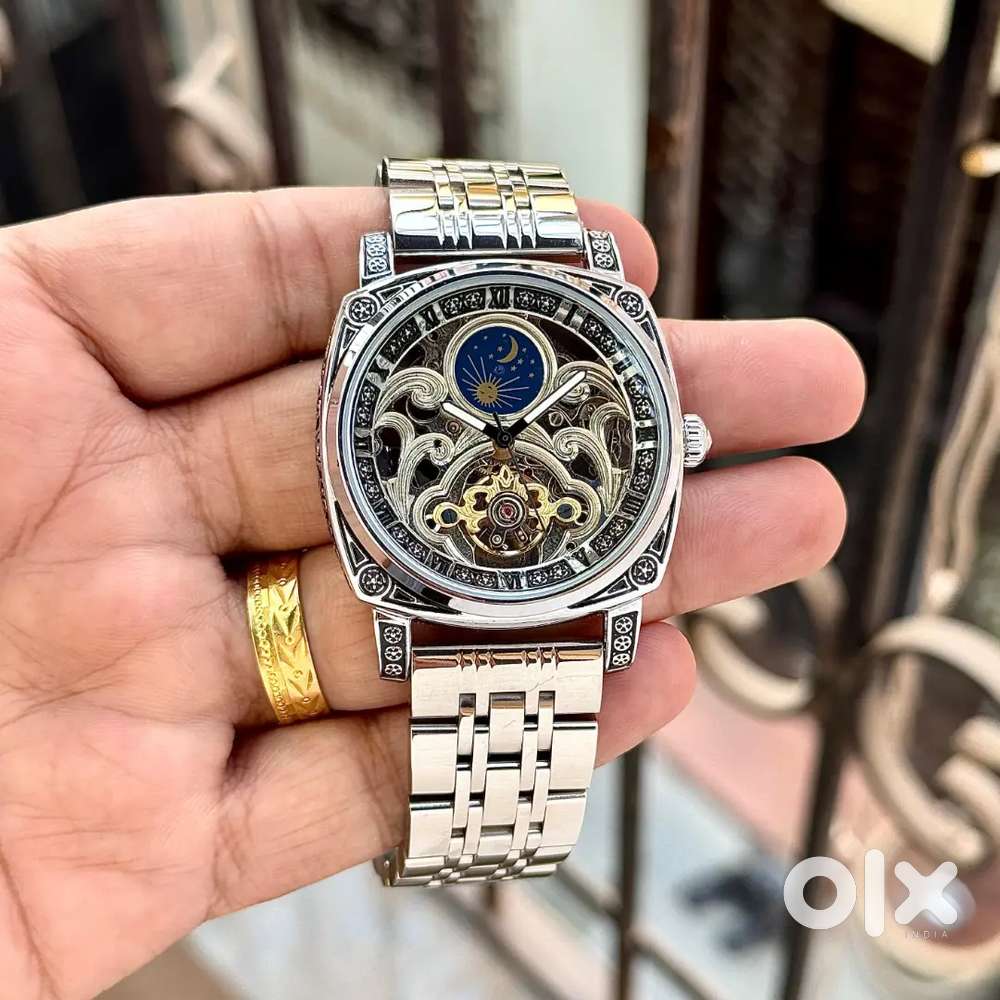 Modern Classic Wrist Watch