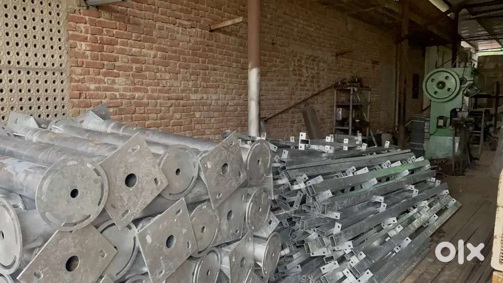 पिकअप ड्राइवर व कम्पनी मे छोटा मोटा काम करने के लिए   आवश्यकता जयपुर