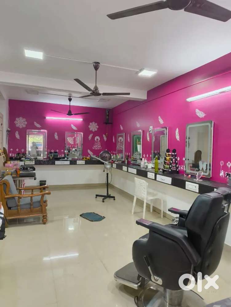 Fully furnished beauty parlour for rent and ready to run the business