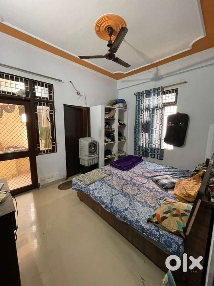 Looking for a Sopahsticated flatmate in 3BHK Flat, Couple can approach