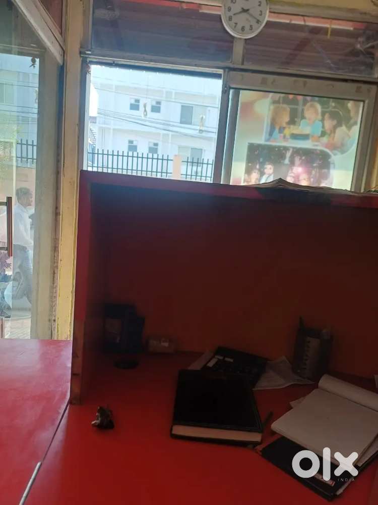 Reception main counter