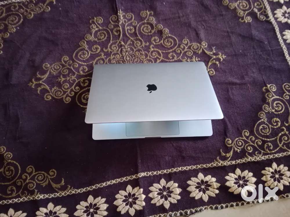 MACBOOK PRO CORE I9 WITH 1 TB SSD/4 GB GRAPHICS  IN A++ CONDITION