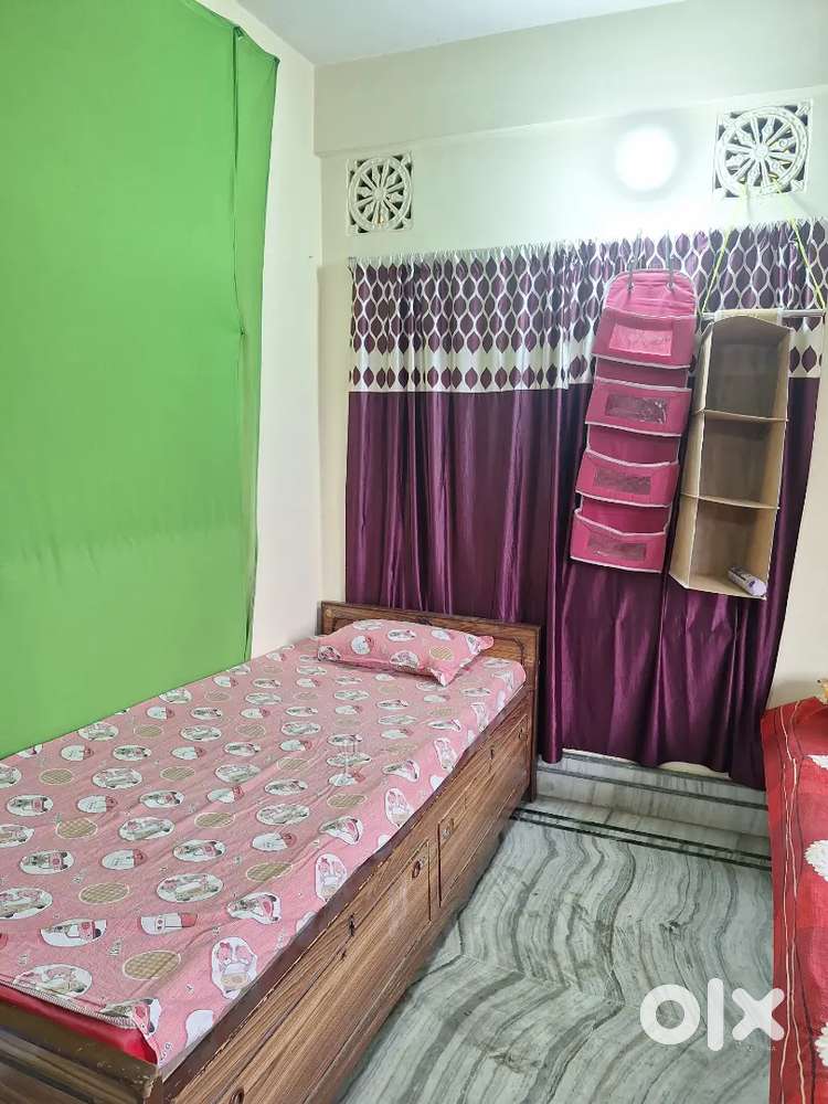 PG available for girls near 1 no Airport . Dumdum.