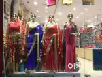 लड़के / लड़कियों की SAREE SHOWROOM में आवश्यकता है।.