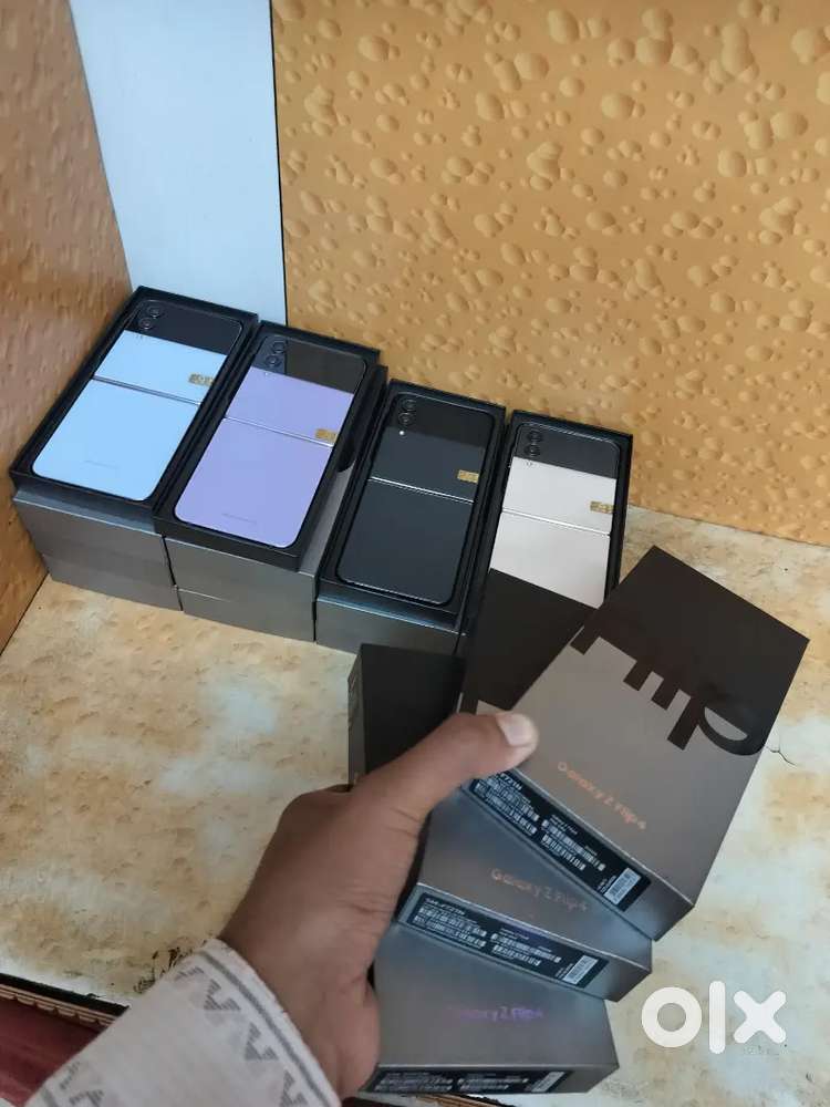 Today deal samsung flip4 5g 256gb box packed with bill nd warranty