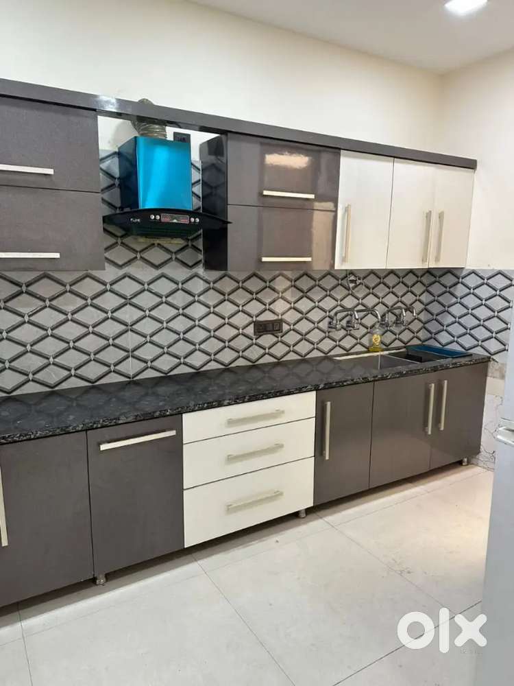 Independent Flat (fix price) for rent in Ranjit  avenue.