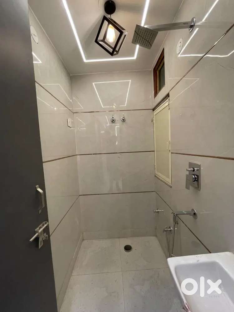 2050 square feet hall first floor for rent