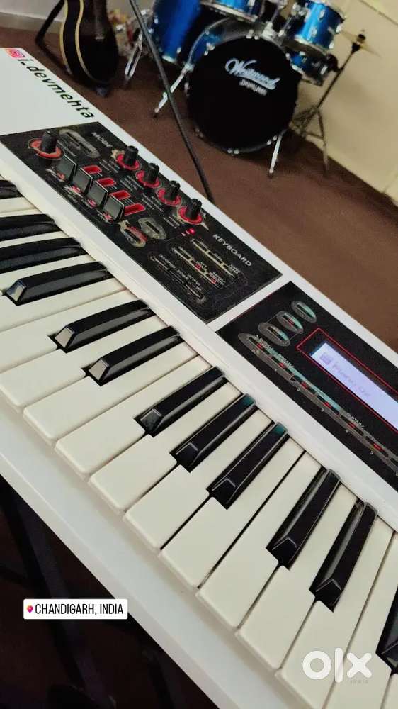 Roland XPS 30 With Original Adapter.