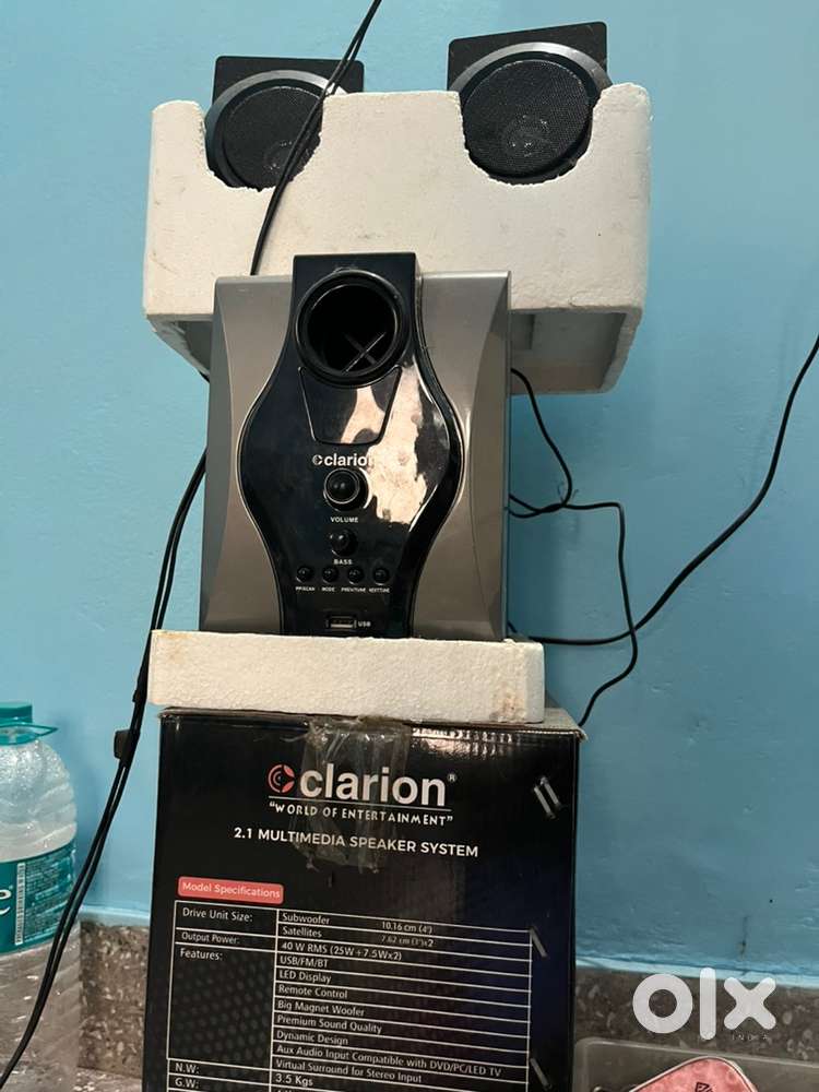 Clarion 40watt 2.1 sound system with woofer.