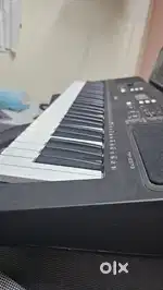 Yamaha PSR 373 keyboard