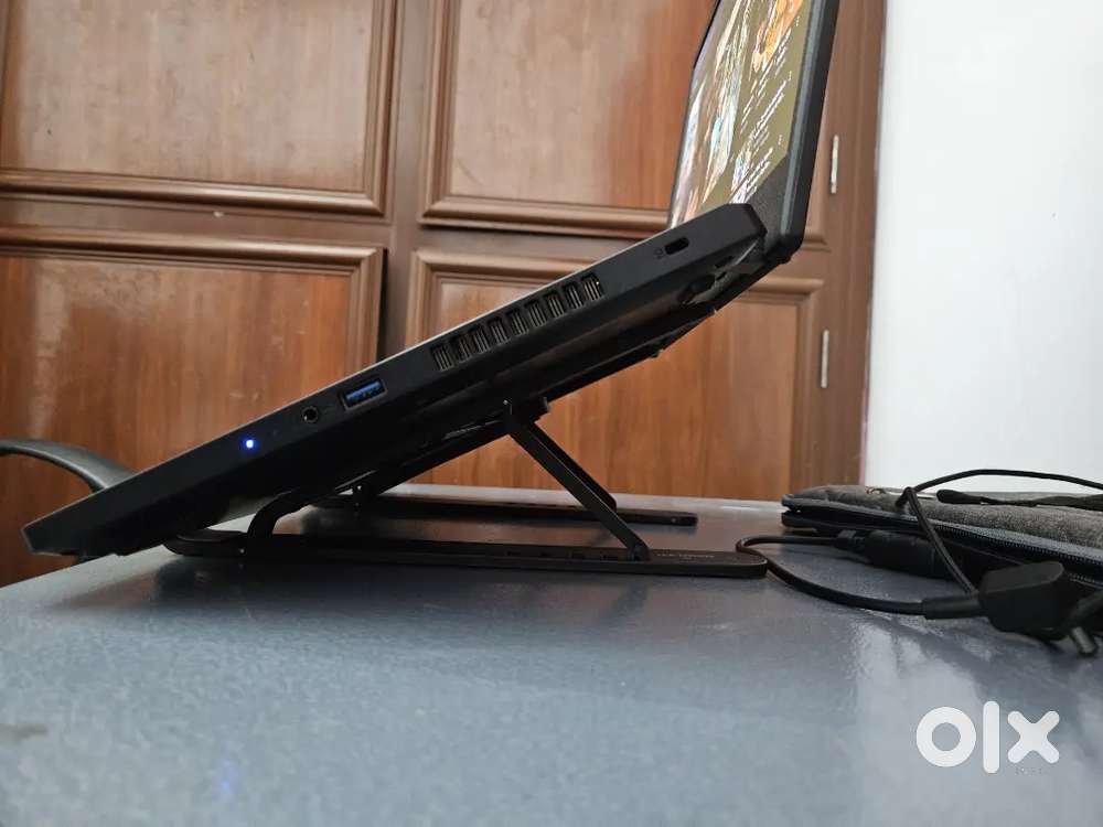Laptop stand
