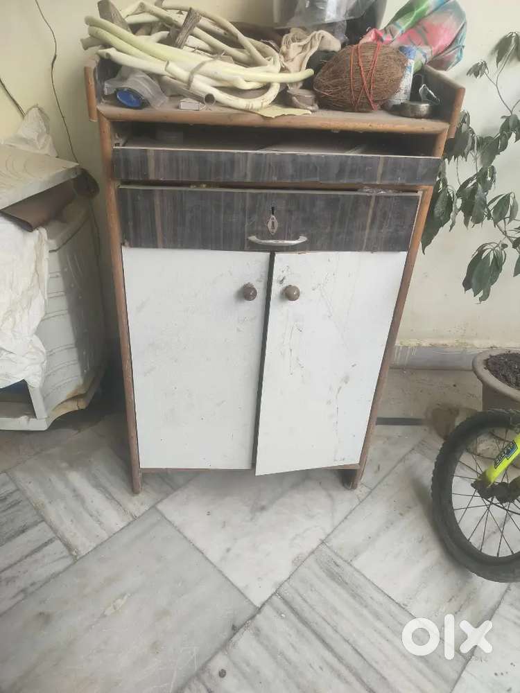 Computer table