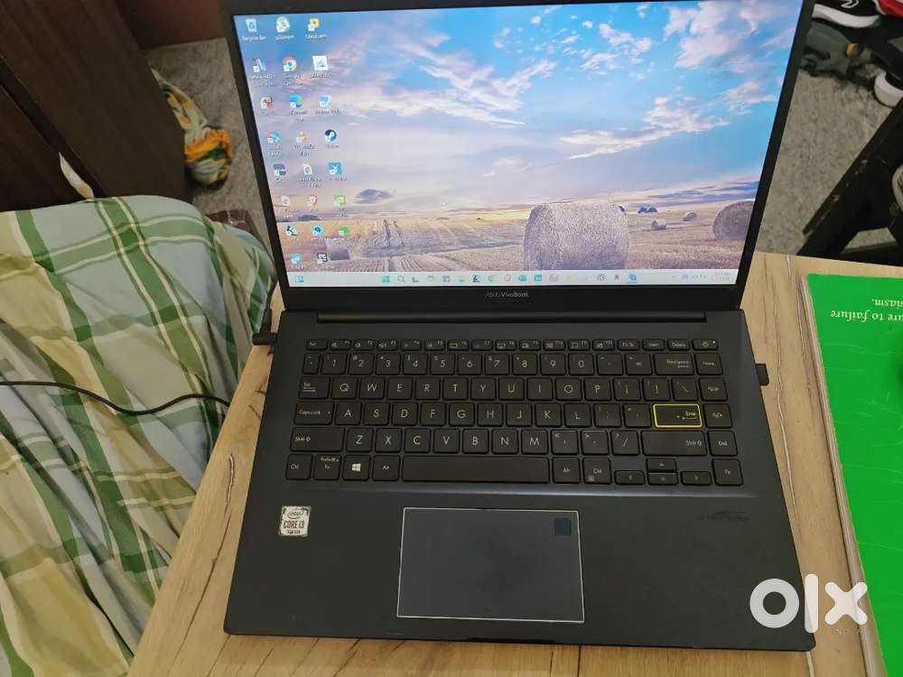 Asus Vivobook Core I3 10th Gen integrated graphics. 512 gb SSD
