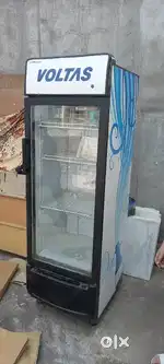 Display fridge voltas