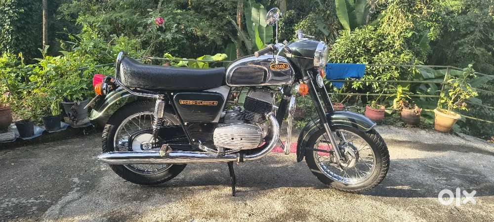 Yezdi d 250 classic