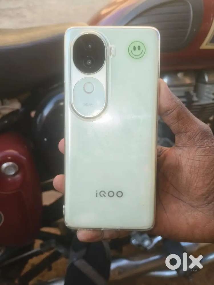 iQOO z9s 8gb ram 256gb internal full gameing phone