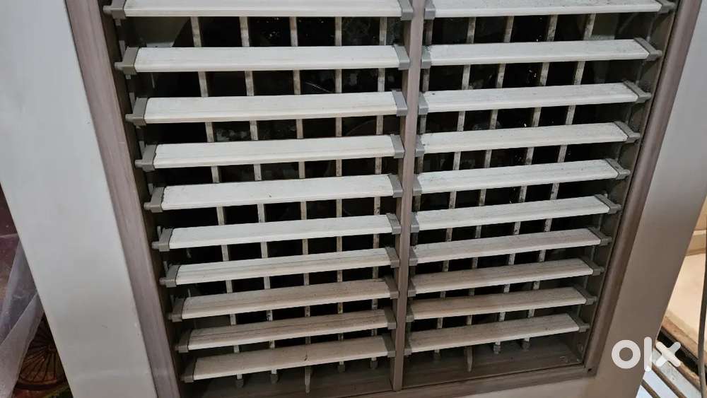 Big plastic cooler with new condition