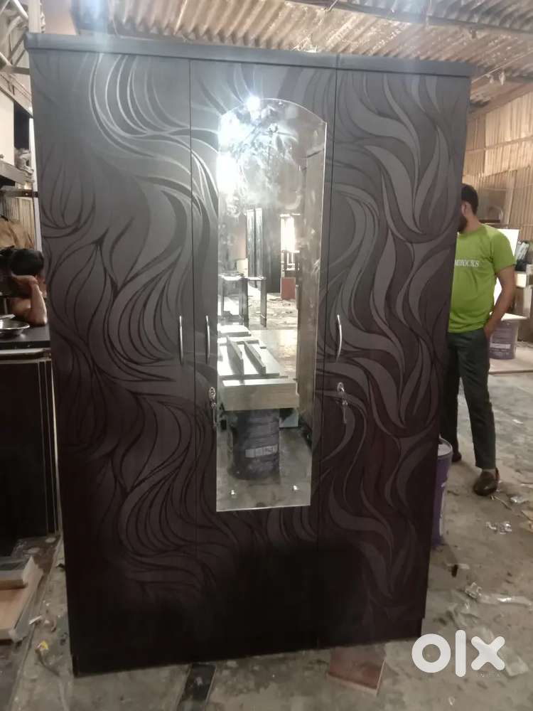 It's New Manufacturing 3 Door Wardrobe