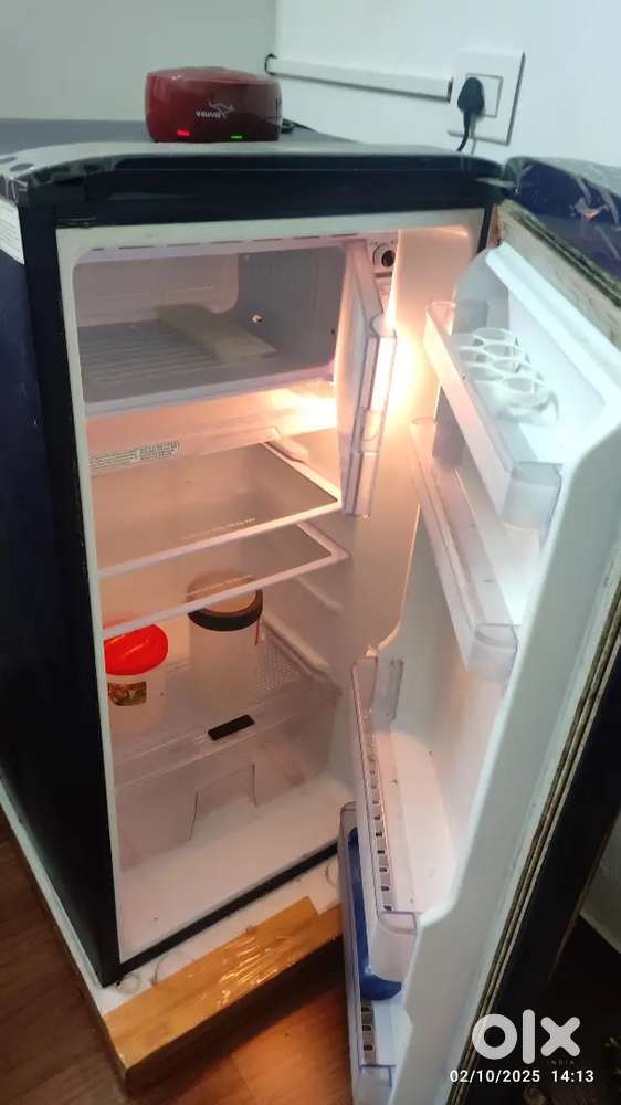 Single door 180 liter Fridge/refrigerator 2 year old have warrenty