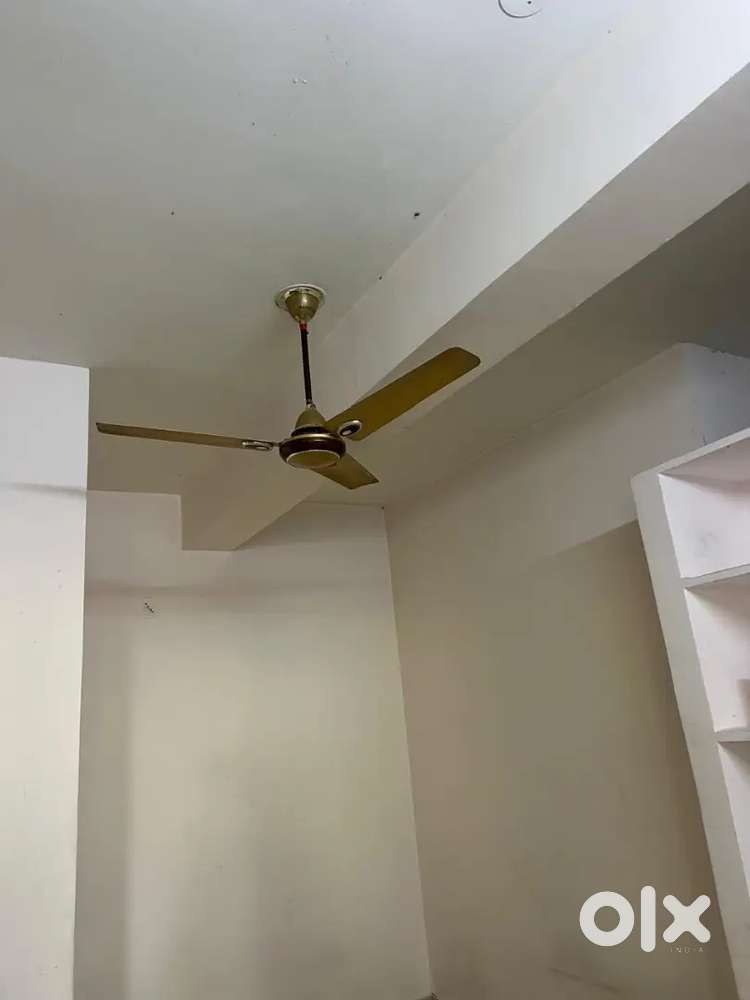 Single room available for bachelors