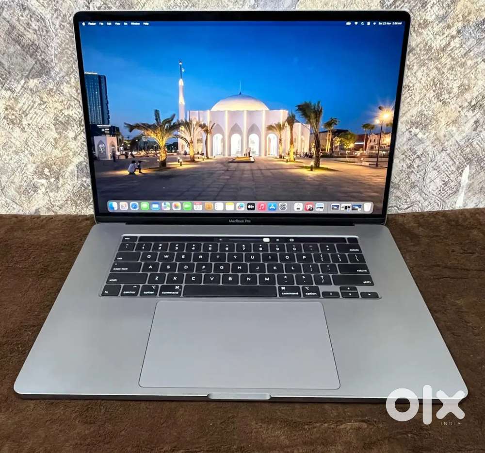 32Gb Ram i7 16inch Apple MacBook Pro 5.5gb Graphics