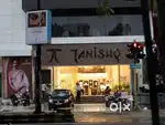 TANISHQ ज्वैलरी शोरूम में लड़कियों और लड़कों की आवश्यकता हैं