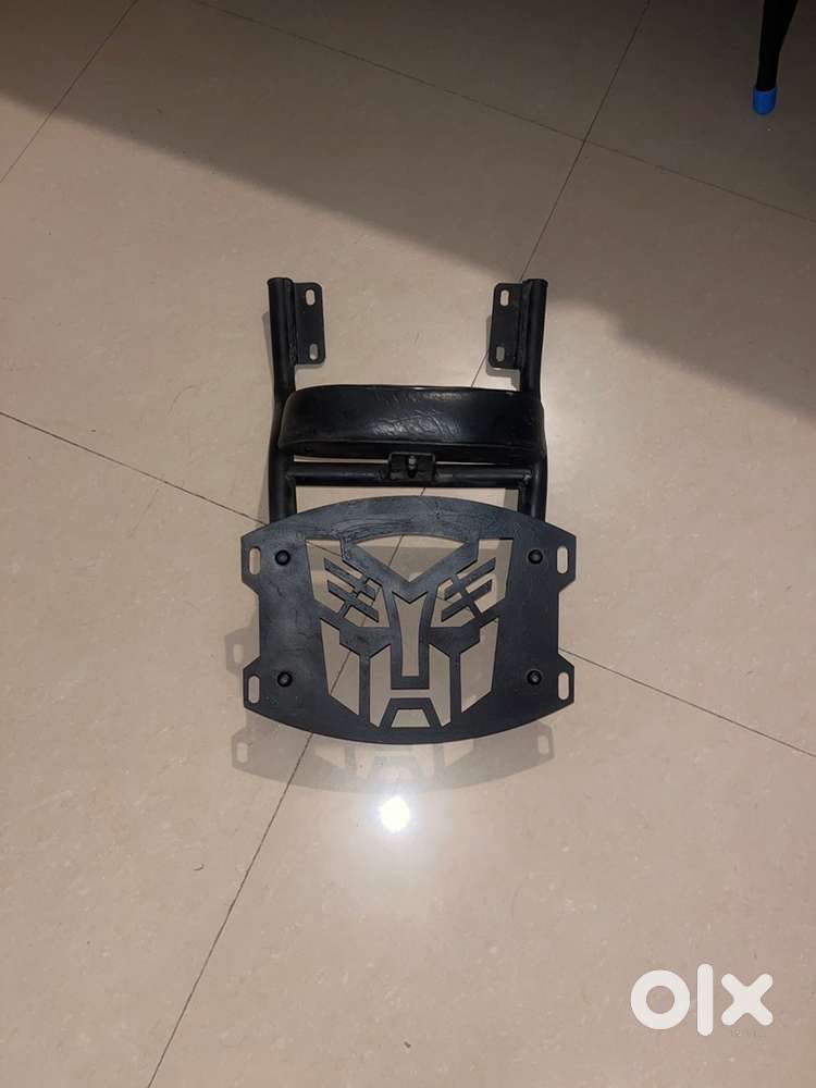 Backrest with lugguagr carrier