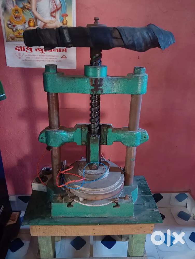 Paper plate machin with 12' dice